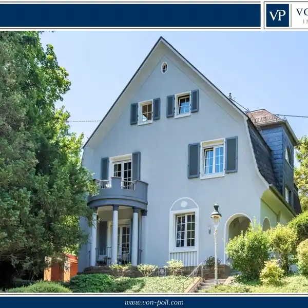 STYLISH TOWN VILLA WITH 3 RESIDENTIAL UNITS AND FANTASTIC PLOT