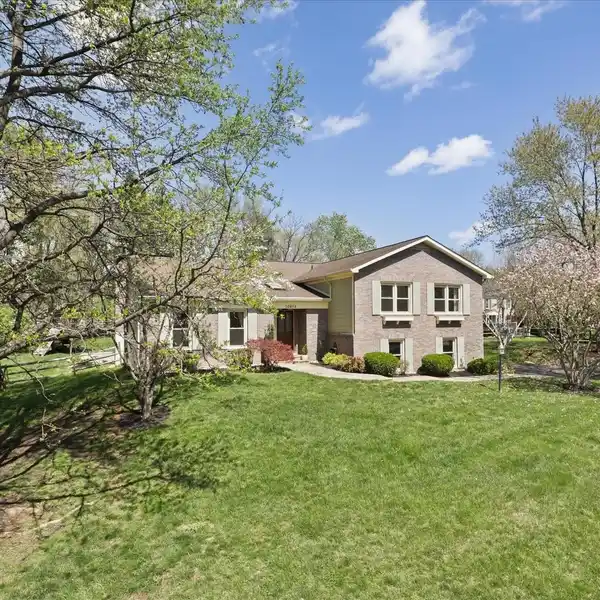 LOVELY HOME IN BERRYLAND FARM OF OAKTON