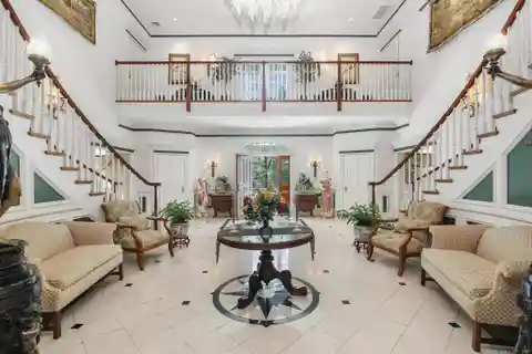 Georgian Colonial Estate on 39 Private Acres