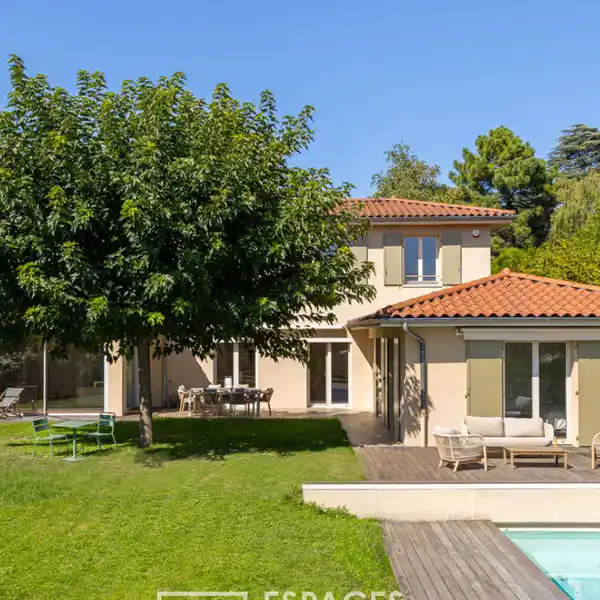 CONTEMPORARY HOUSE ON A CALM CUL-DE-SAC