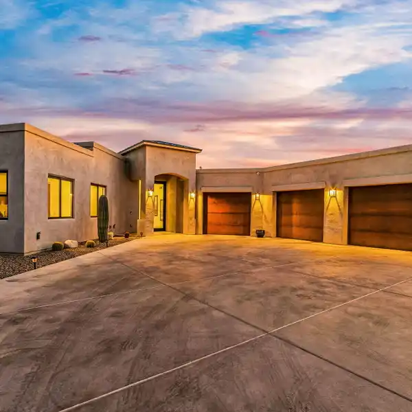 SINGULAR EXPRESSION OF REFINED DESERT LIVING