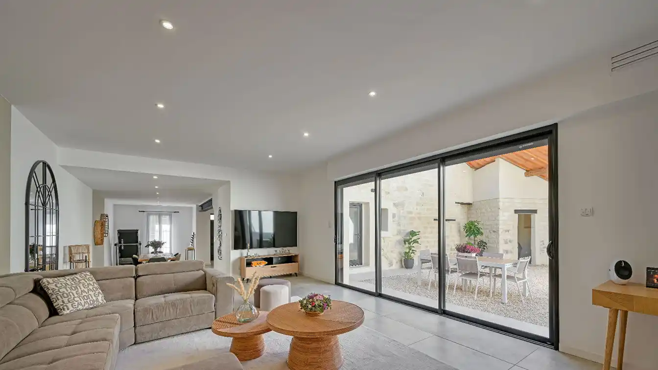 Fully Renovated Manor House