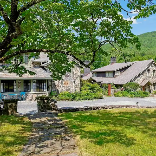 ICONIC 1920S ESTATE WITH ARTISTIC LEGACY