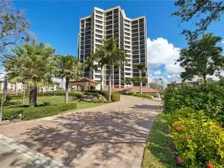 Desirable Condo in the Sought-after Chateaumere Community