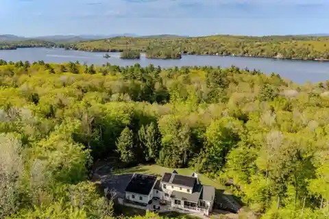 Private 10-acre Retreat with Solar-powered Living
