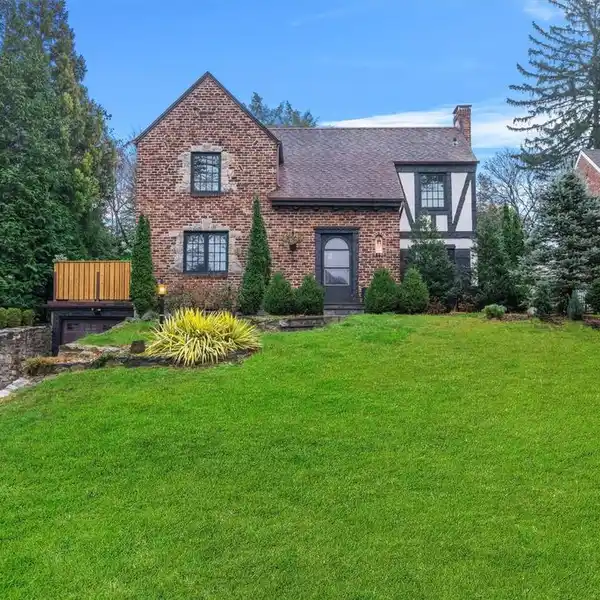 EXCEPTIONAL TUDOR IN STRATHMORE