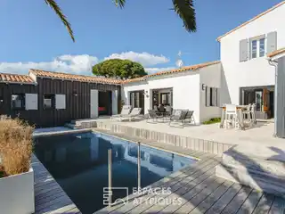 Bright Contemporary Retreat by the Sea