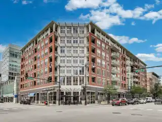Exceptional West Loop Corner Penthouse