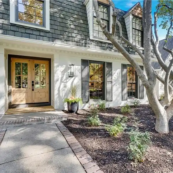 LUXURIOUSLY REIMAGINED RESIDENCE