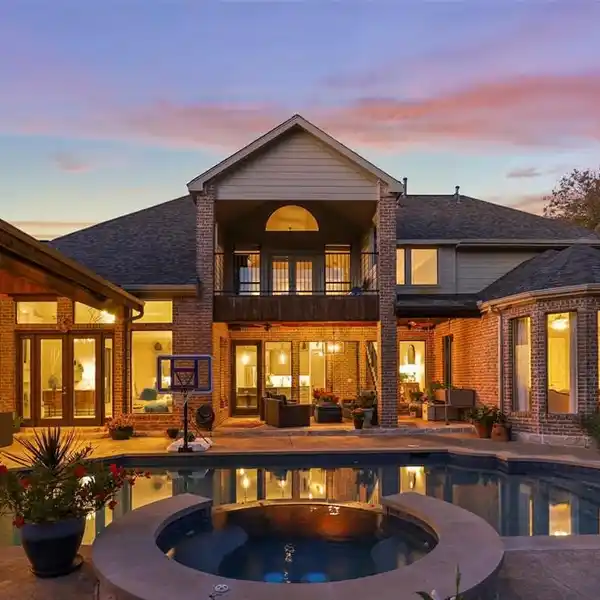 THOUGHTFULLY UPDATED HOME IN PRESTIGIOUS STARWOOD