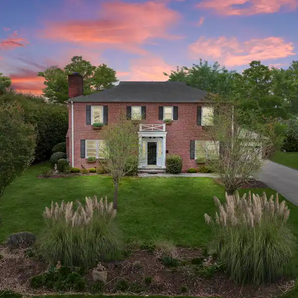 GRACIOUS GEORGIAN COLONIAL