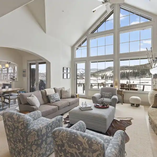 UNIQUE AND EXQUISITE RESIDENCE
