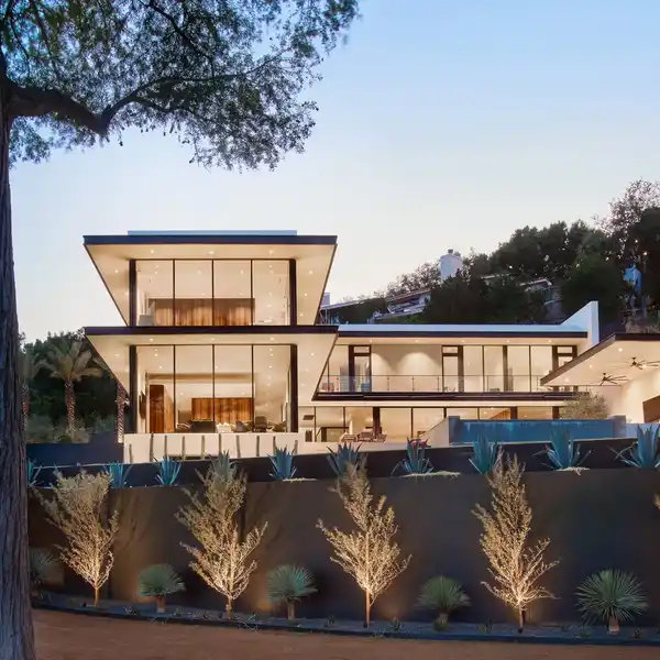 ARTFULLY CRAFTED MODERN MASTERPIECE ON LAKE AUSTIN
