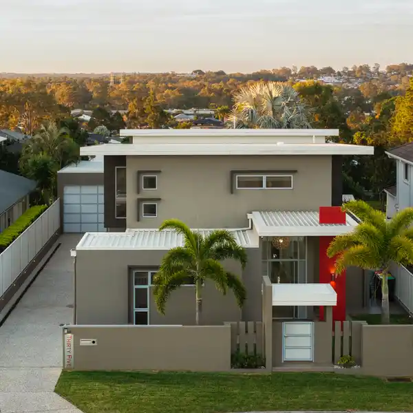 CONTEMPORARY DESIGN WITH TIMELESS ELEGANCE