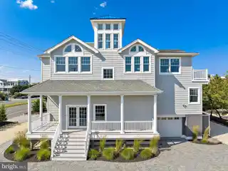 Beachside Living in Sought After Southern Loveladies