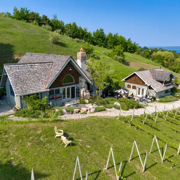 WILLOW WINERY & VINEYARD