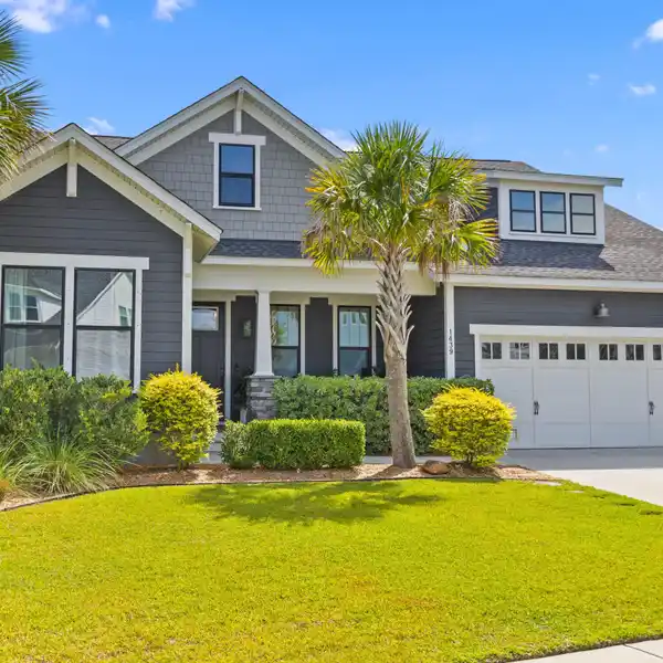 STUNNING RESIDENCE IN JAMES ISLAND