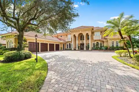 Exceptional Gated Estate in Pine Tree Estates