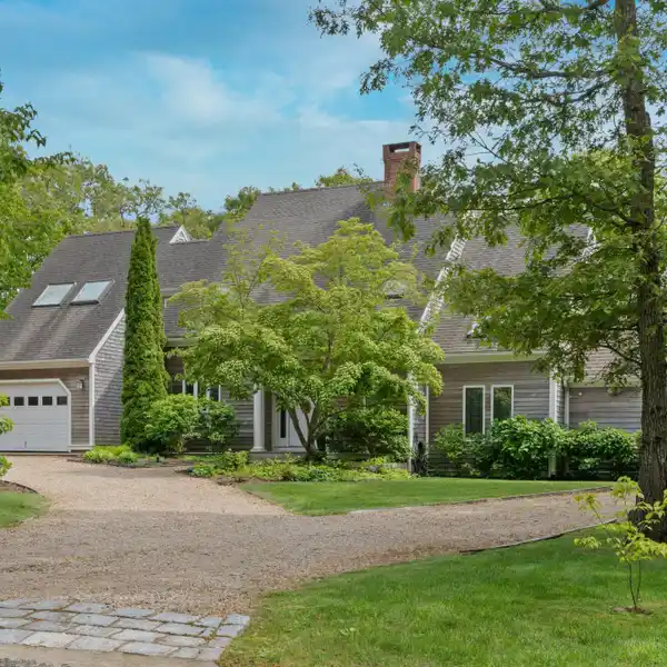 SERENE LIVING IN SOUGHT-AFTER TOWER RIDGE