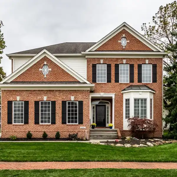STUNNING HOME IN THE SOUGHT-AFTER SYCAMORE SPRINGS COMMUNITY