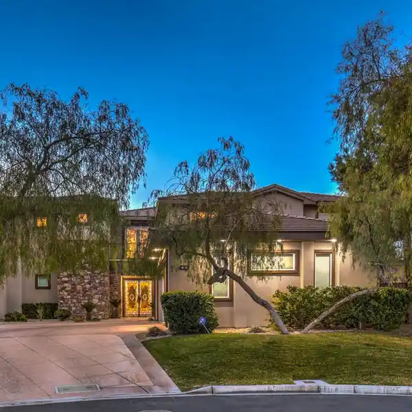 STATELY MANSION IN BEAUTIFUL BELCASTRO ESTATES