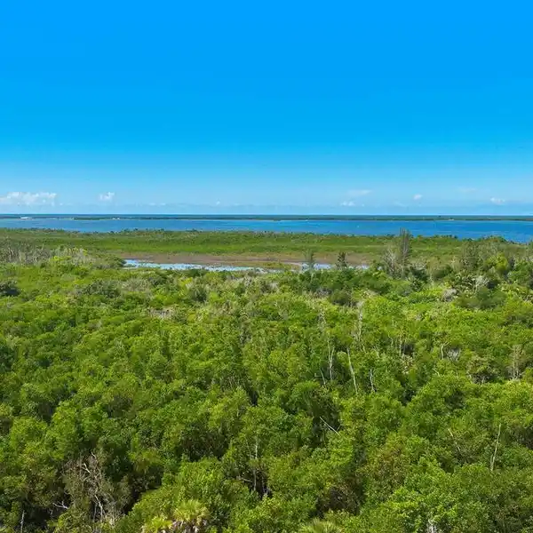 BEAUTIFULLY MAINTAINED PENTHOUSE WITH PANORAMIC VIEWS