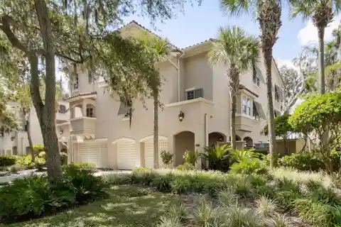 Exquisite Townhome at Riverplace