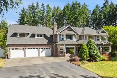 Timeless Style in Ideal Location