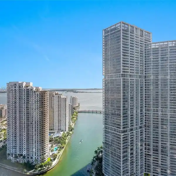 WONDERFUL HOME IN THE ICONIC ASTON MARTIN RESIDENCES