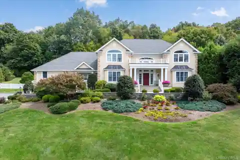Exquisite Colonial Estate in Primrose Farms