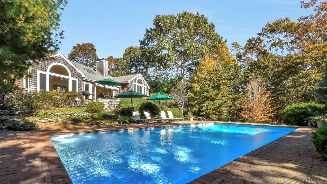 Ultra-private and Pristine Postmodern Rental Home