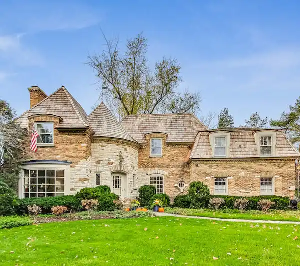 ELEGANT HOME ON 1.5 ACRES IN GLENAYRE PARK