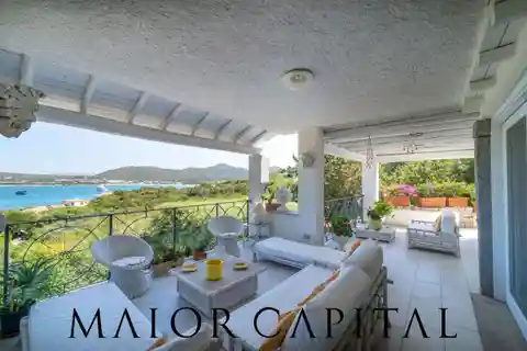 Spectacular Residence with Sparkling Bay Views