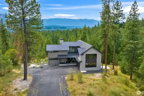 Elegant Retreat on Five Wooded Acres