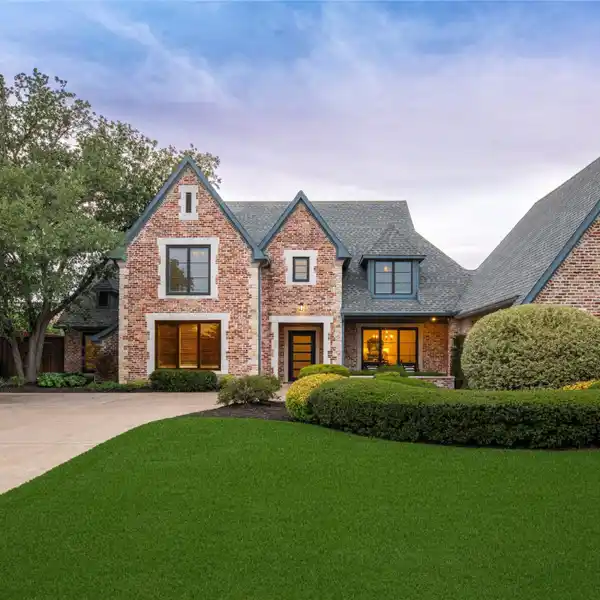 TIMELESS DESIGN WITH MODERN COMFORT