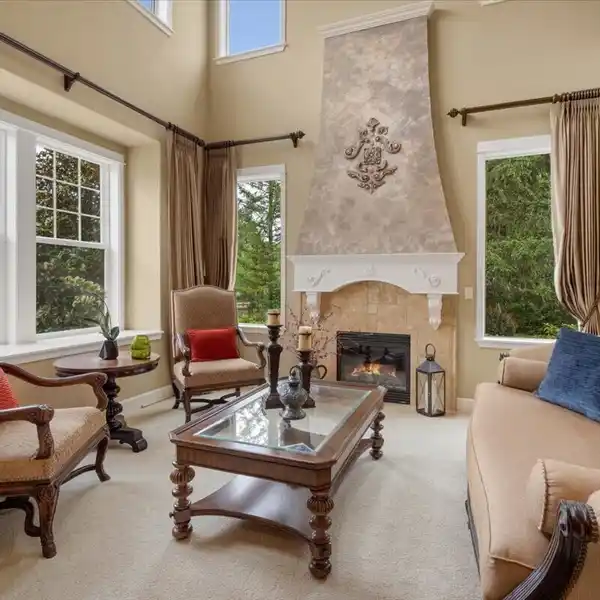 GRAND HOME IN MEADOWS AT LAKE SAWYER