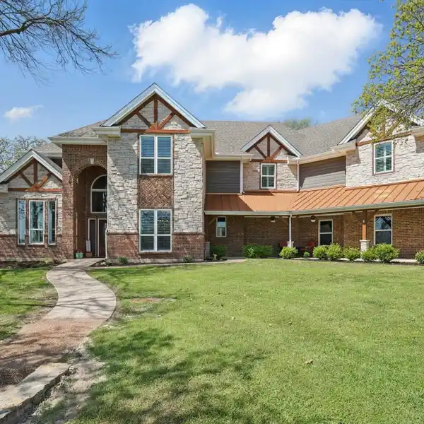 SPECTACULAR ESTATE ON A CORNER LOT