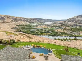 Gorgeous Custom Built Home Overlooking the Columbia River