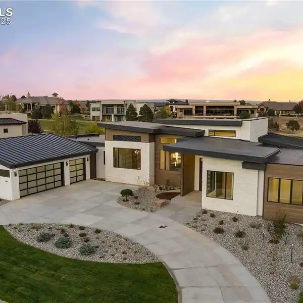 NEW SPATIAL MASTERPIECE WITH AMAZING VIEWS