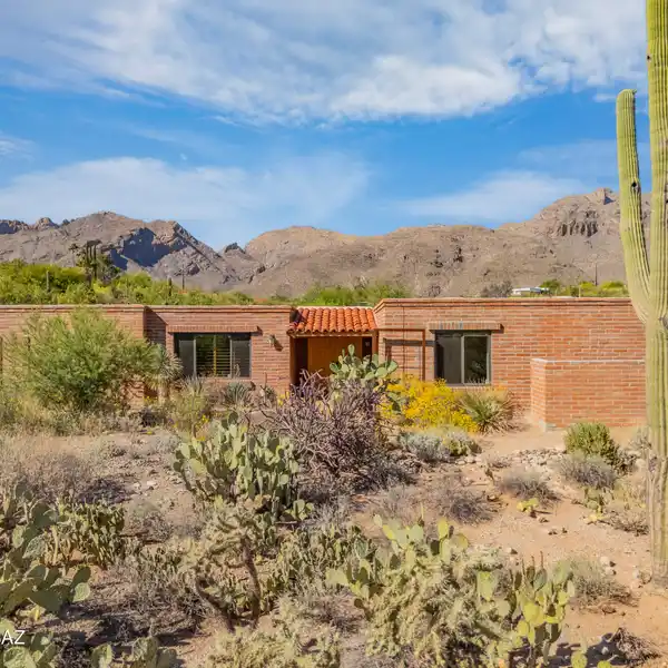 UPDATED CLASSIC ADOBE HOME