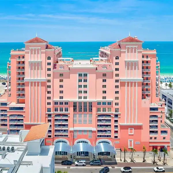 BREATHTAKING GULF VIEWS AND WORLD-CLASS AMENITIES