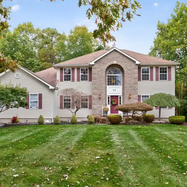 REFINED COLONIAL WITH DESIGNER KITCHEN & GAZEBO