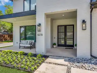 Light-Filled Open-Plan Contemporary Home