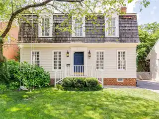 Lovely Renovated Home in Stonewall Court