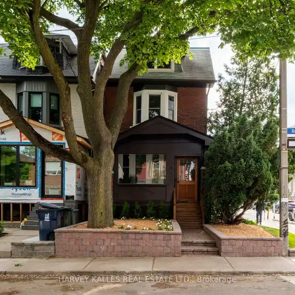 VERSATILE PROPERTY IN A COVETED NEIGHBORHOOD