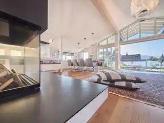 Extravagant Top-floor Apartment