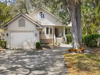 \beautifully Maintained Home in Carolina Place