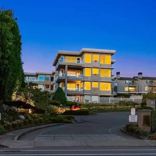 PRIVATE AND SPACIOUS CONDO WITH BREATHTAKING VIEWS