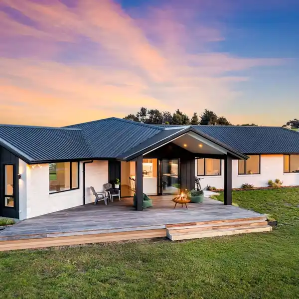 MODERN RURAL ESCAPE WITH STUNNING VIEWS