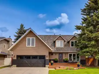 Exceptional Estate in Sought-after Sundance